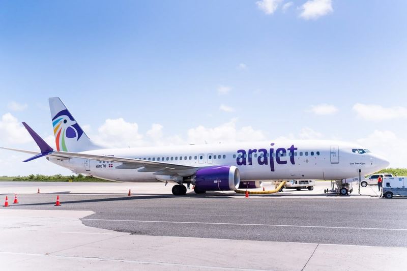 Ilustración de portada: Arajet supera los 100,000 pasajeros en la ruta Newark-República Dominicana y suma una cuarta frecuencia semanal