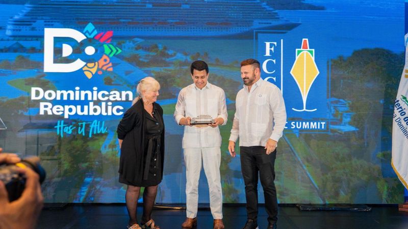 FCCA reconoce al ministro David Collado por su liderazgo en el crecimiento de la industria de cruceros de RD