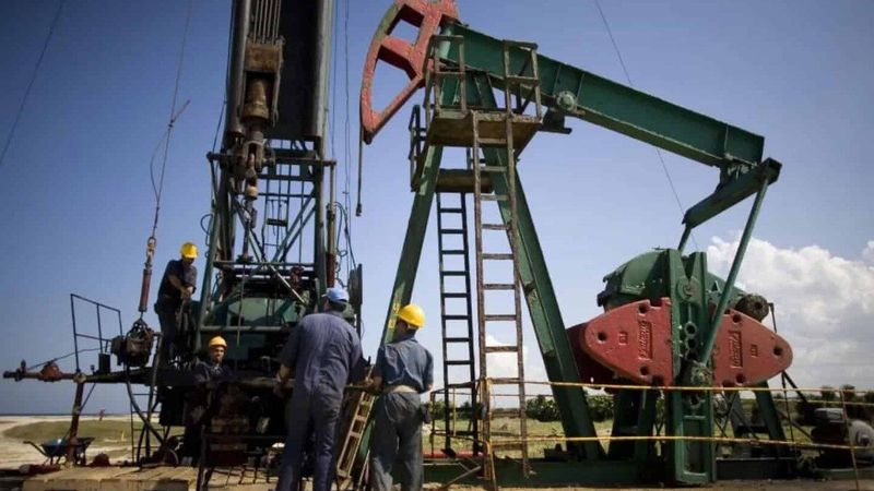 El petróleo alcanza los 90 dólares tras nuevos ataques de EE. UU. contra Irán - Diario Libre