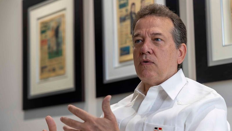 Ilustración de portada: Cancillerías extranjeras felicitan a Ito Bisonó tras su designación como nuevo canciller dominicano