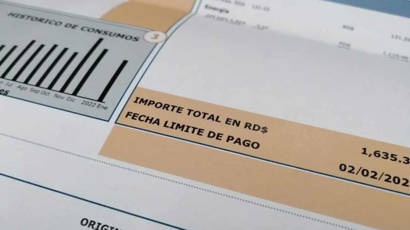 Ilustración de portada: Un estudio oficial recomienda reajustar la tarifa eléctrica, pero el ministro de Energía descarta un alza inminente